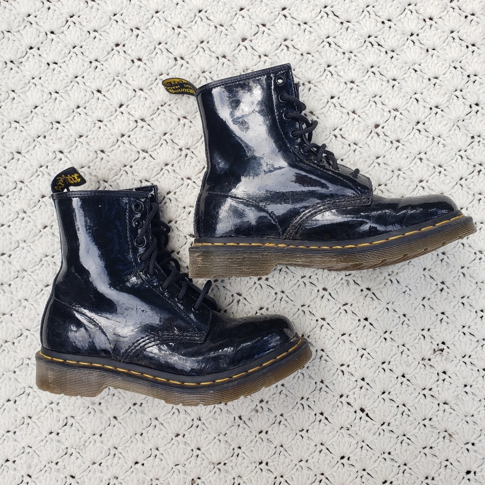 Dr. Doc Martens Womens 1460 Patent Leather 8 Eye Boots Black